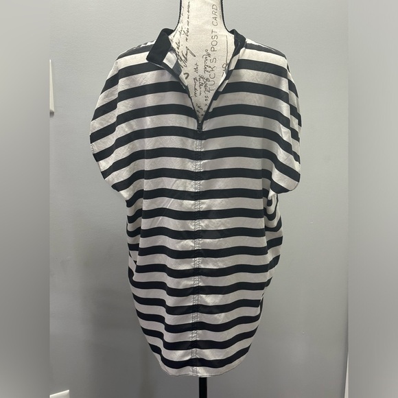 🖤✨ Luxe to Deluxe Striped Blouse - Size 10  ✨🖤 - Picture 5 of 12